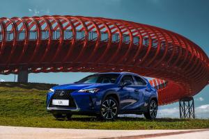 Lexus UX200 2019 года  (MY)